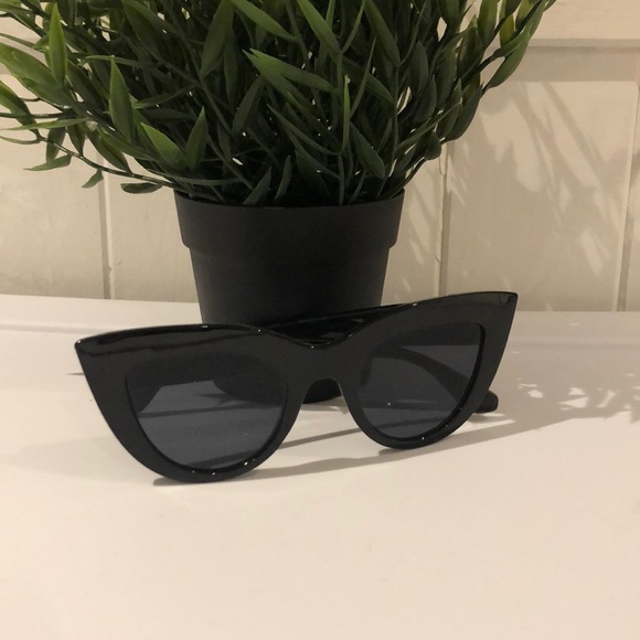 Accessories - ‼️3/10‼️Sun Glasses